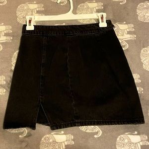 F21 SMALL A-line Black Jean Mini-skirt Split Denim side slit